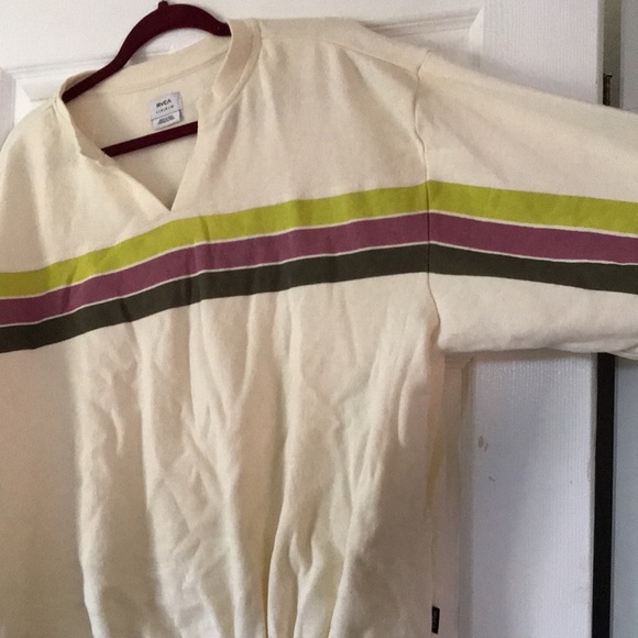 Gently worn RVCA pullover sweatshirt - Picture 4 of 4